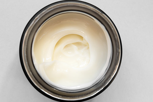 image of pot containing primer cream gelée