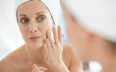 Image of a woman using daily facial moisturiser