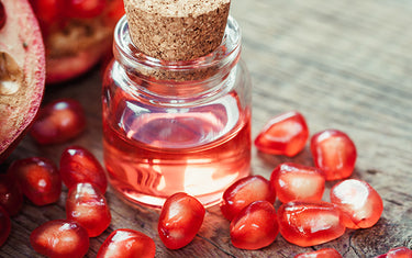 image of pomegranate oil for the anti-aging eye crème