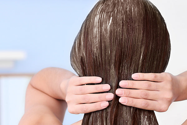 image of a woman using the everyday shampoo