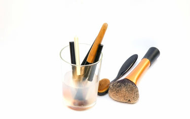 The Secret To Good Skin Is In Your Make-Up Bag - Aromantic UK